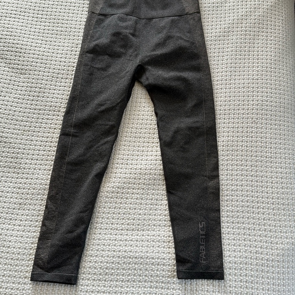 EUC Fabletics women’s large leggings